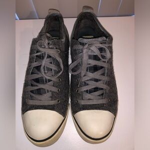 UGG FALL SNEAKERS SZ 9